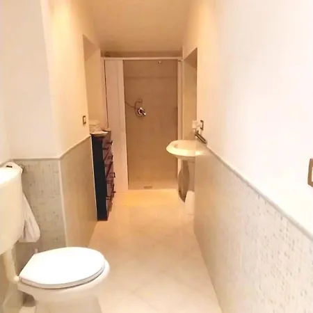 White House * ساساري